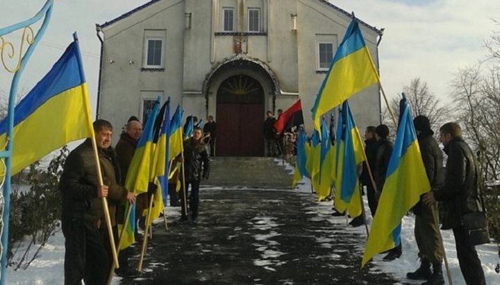 The Holy Cross Church of the village of Oschev, a photo from the official website of the temple