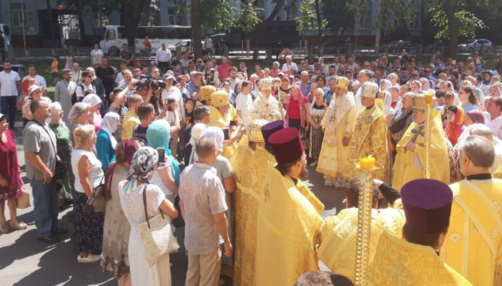 Filaret gathers about 300 people for “cross procession” of UOC KP
