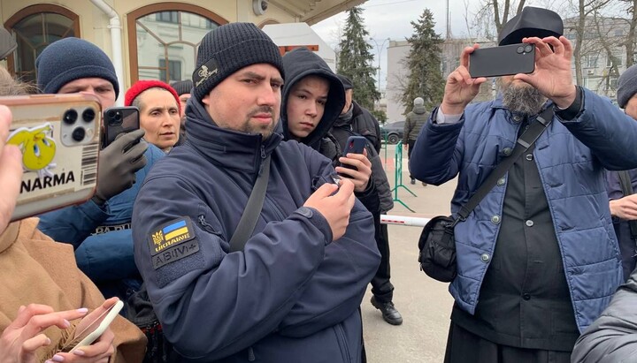 Activists in the Lavra. Photo: UOJ