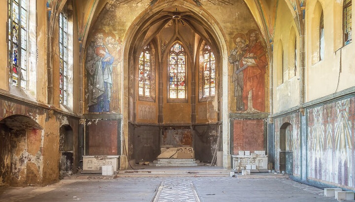 An abandoned temple. Photo: artheroes