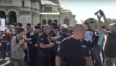 Bulgarian Orthodox believers oppose the Sliven Metropolitan: Anaxios!