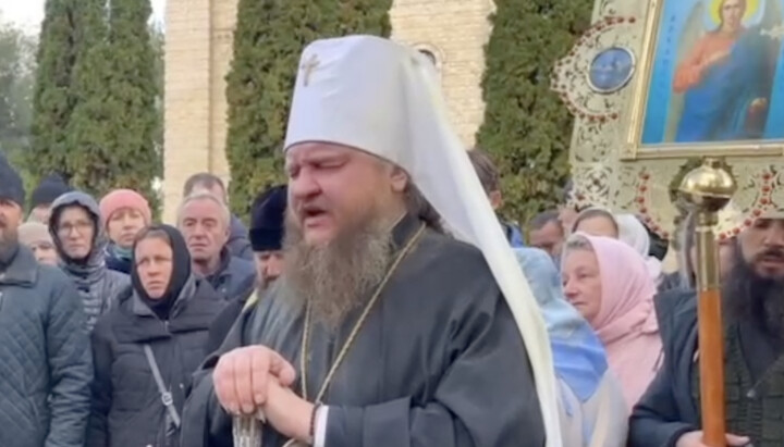 Metropolitan Theodosiy immediately after OCU representatives seized the UOC Cathedral in Cherkasy. Photo: @Cherkasy_Blagovest